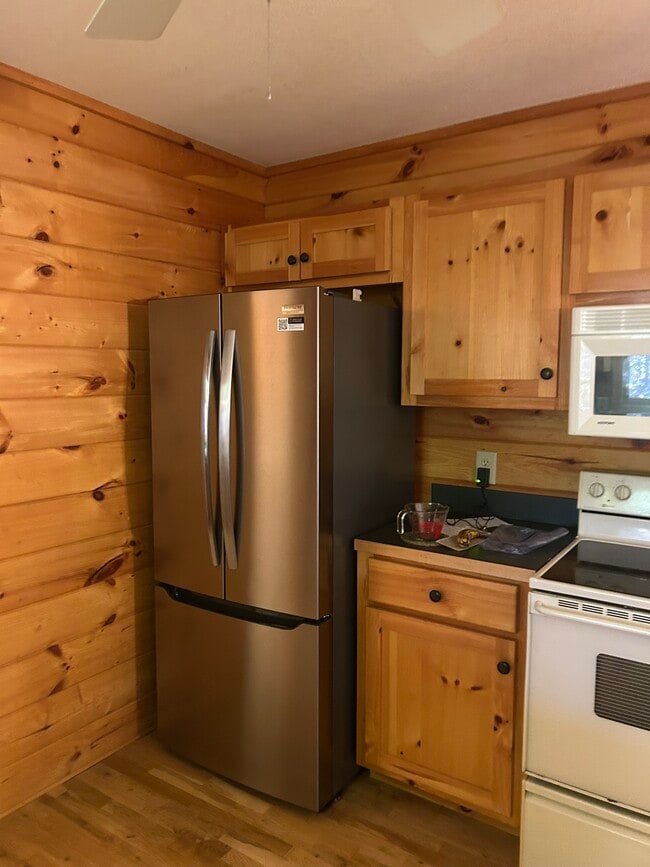 Photo - 233 Wildwind Ln