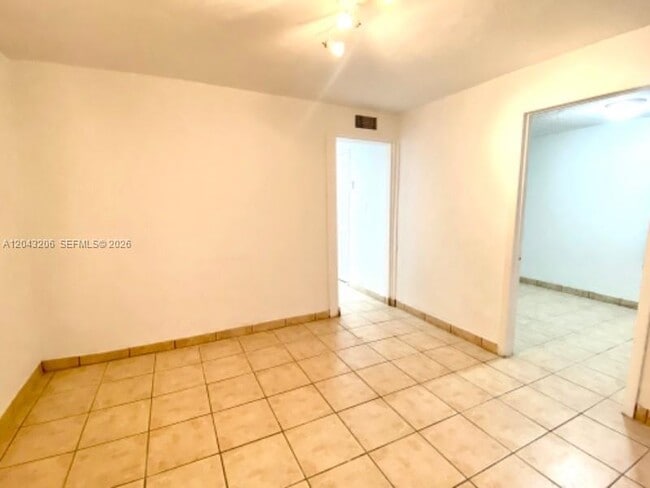 Building Photo - 4307 SW 9th St Unit 4307