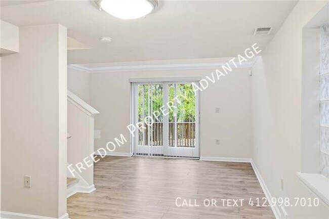 Photo - 137 Freeland St