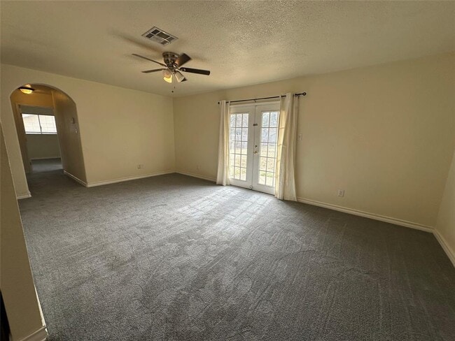 Photo - 204 Thompson St