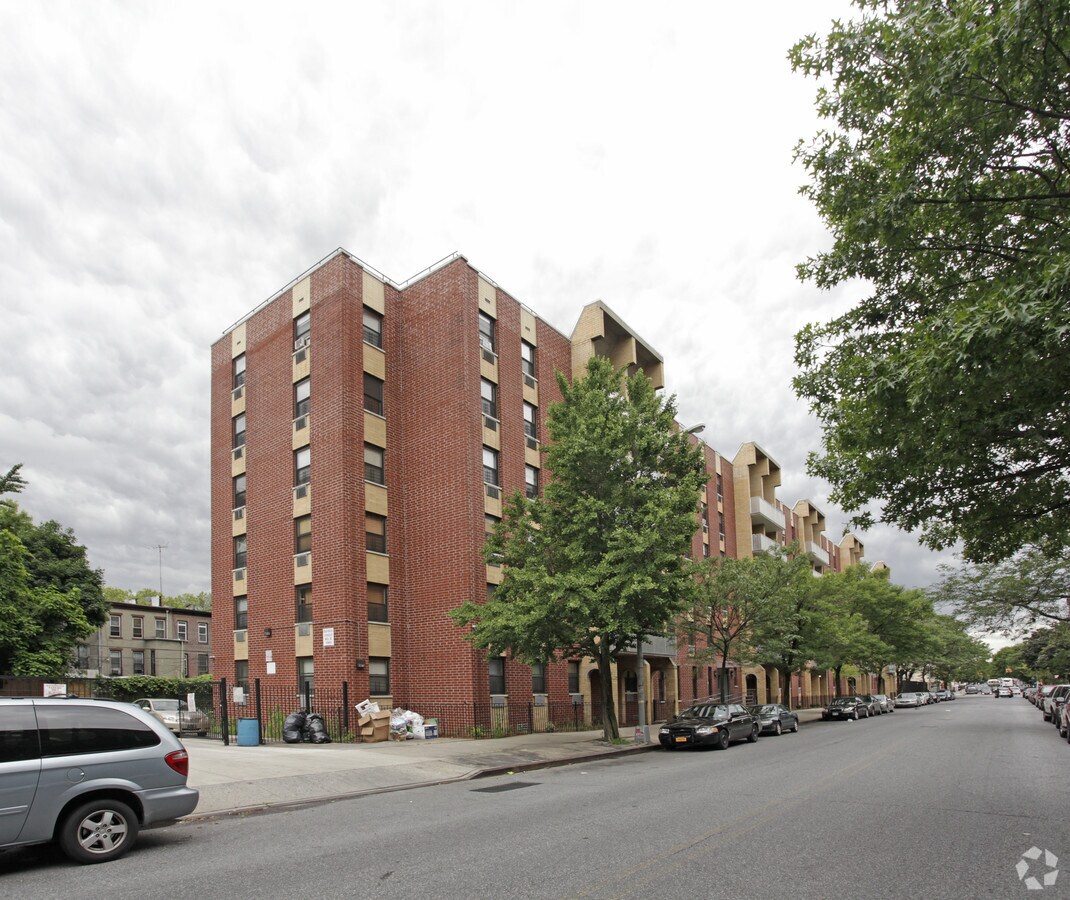 Photo - 940-950 Gates Ave Apartments