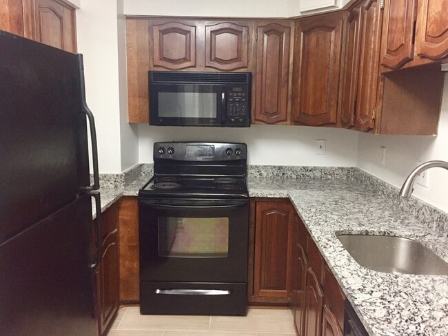 Photo - 1077 30th St NW
