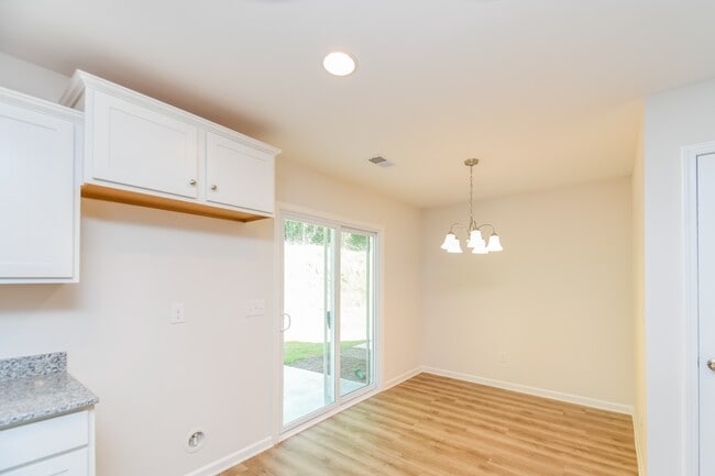 Photo - 313 Noble Ln