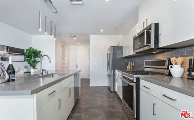 Building Photo - 4140 Glencoe Ave Unit 408 Rental