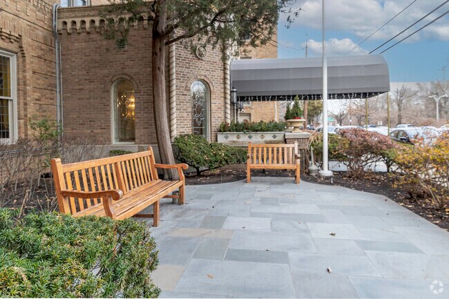 Courtyard - Parkway Towers