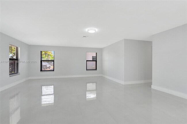 Photo - 7480 Johnson St