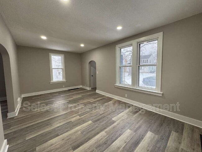 Photo - 3930 Webster St