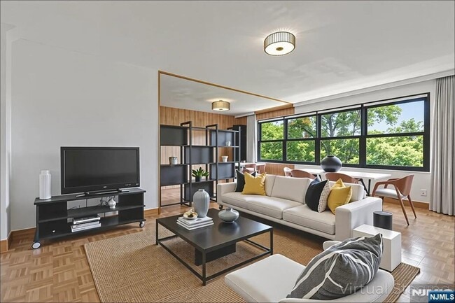 Building Photo - 2352 Linwood Ave Unit #4D Rental
