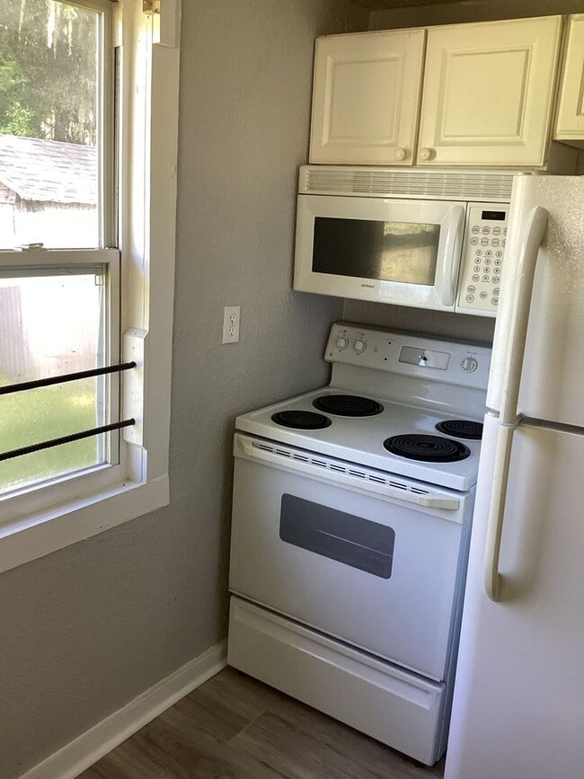 Photo - Cozy 1 bedroom, 1 bath!