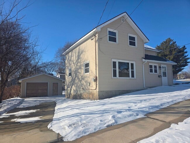 Building Photo - 418 S 6th St