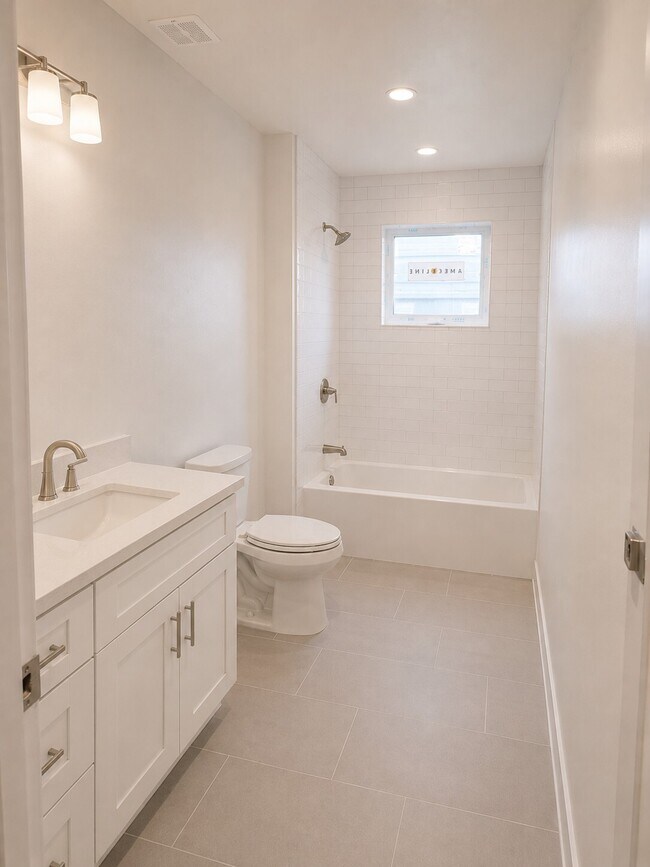 Photo - 55 Burrell St Unit R3