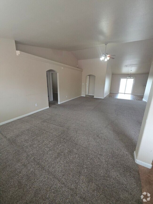 Building Photo - 3018 Oakwood Dr Unit 3A Rental
