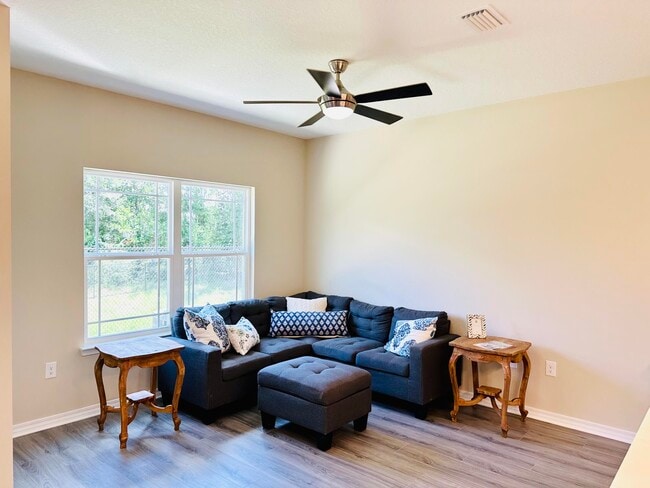 Photo - 804 Carlton St