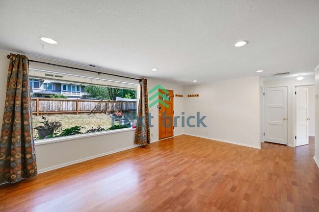 Photo - "Charming 3-Bed, 2-Bath Home in Shoreline with 1250 Sq Ft of Comfort!"