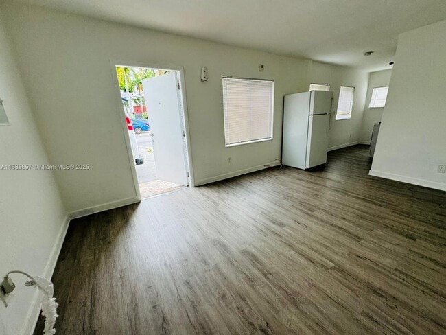 Building Photo - 2900 W Flagler St Unit 11