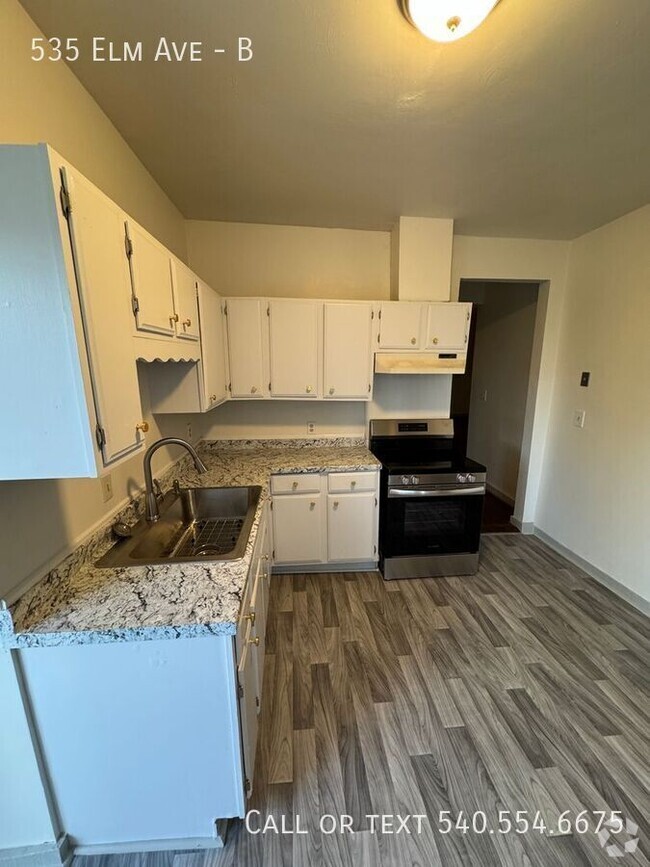 Building Photo - REMODELED APARTMENT Unit B