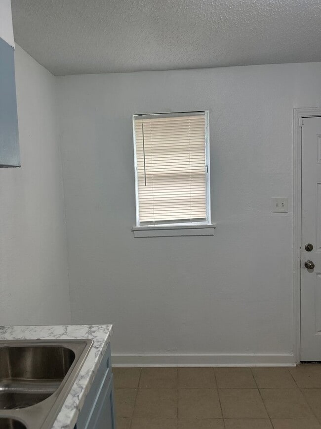 Building Photo - 1344-1346 Hyde Pk Blvd Unit 1344