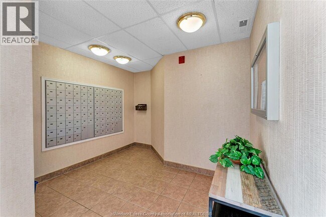 Photo - 5000 Wyandotte St E Unit 518