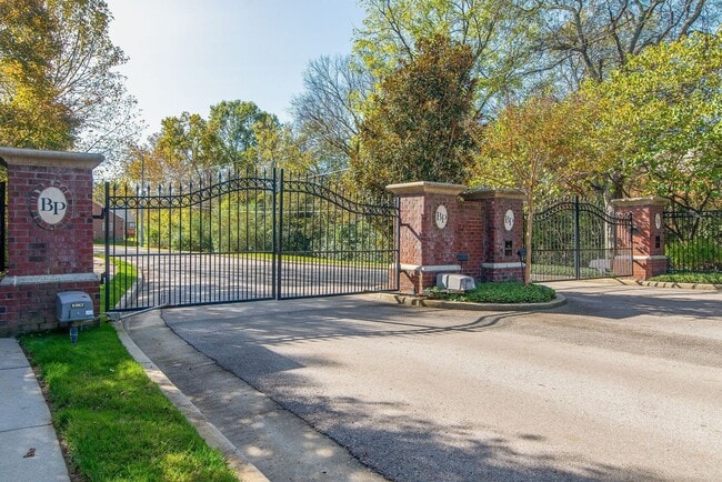 Photo - 902 Catlow Ct