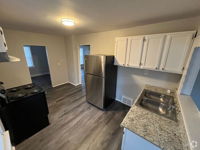 Building Photo - Newly Renovated Two Bedroom Coming Available! Rental