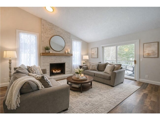 Photo - 1042 E Circle Dr