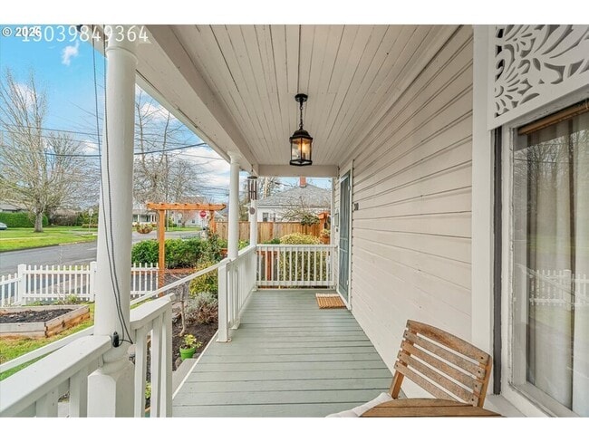 Photo - 310 N School St