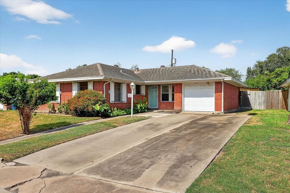 4637 Calvin Dr