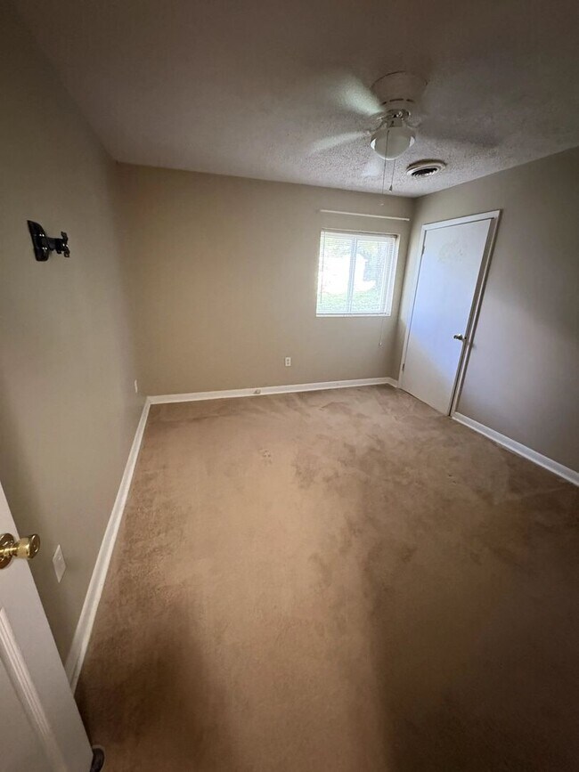 213 Laurel Ave Unit 3