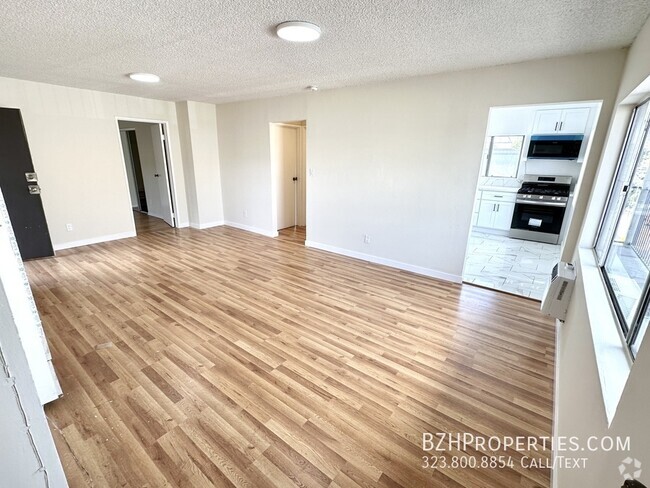 Building Photo - Charming 2Bed 2Bath with Balcony In Great ... Rental