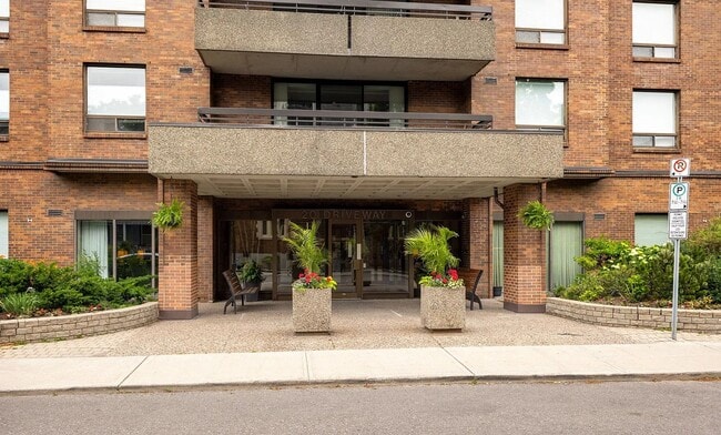 Photo - 20 The Driveway