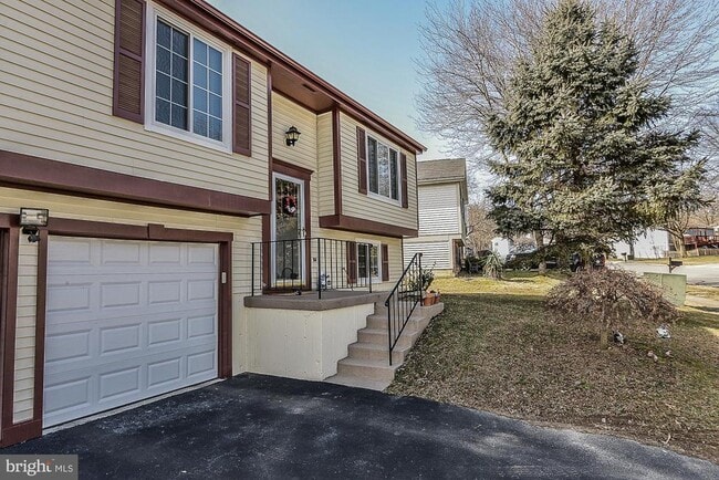 Building Photo - 8291 Raindrop Way