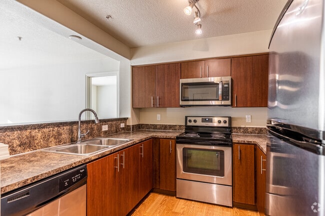 3BR, 2BA 1156SF