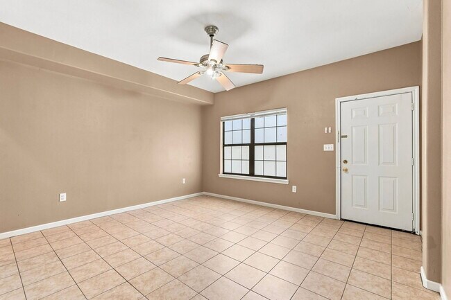 Photo - 1718 Roxella St Unit B