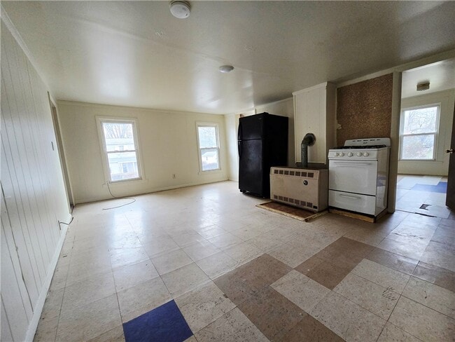 Photo - 130 E Elisha St