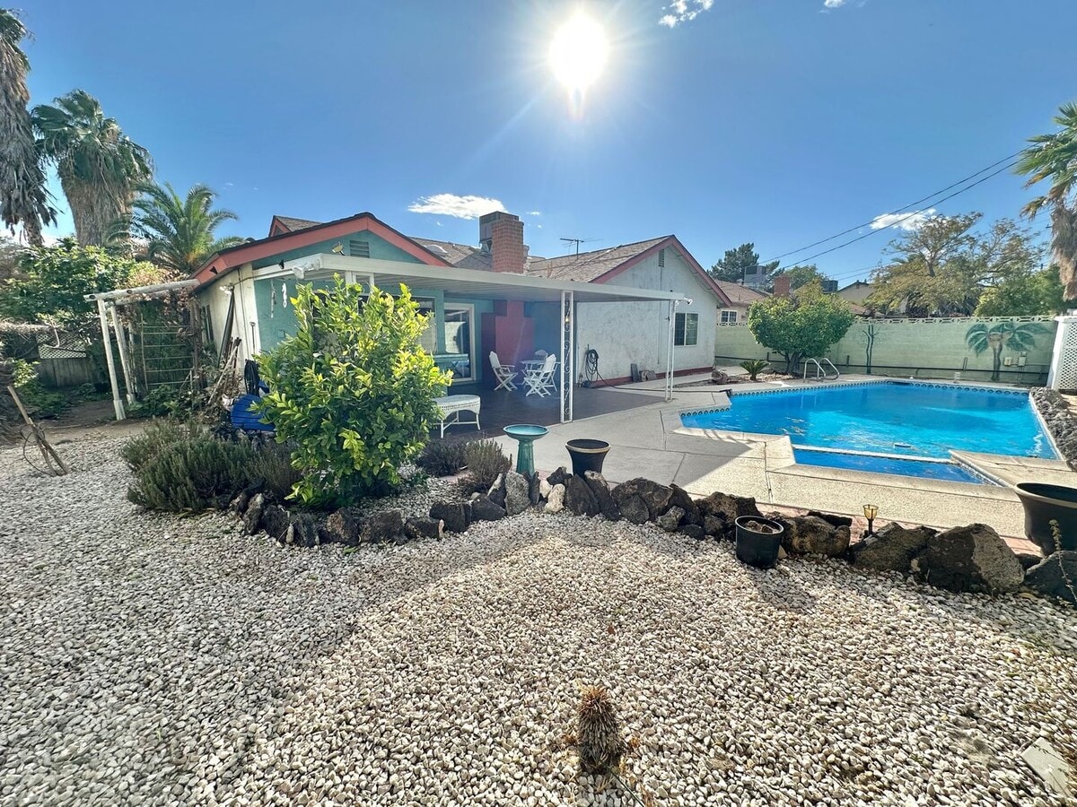 Photo - BEAUTIFUL 3 BEDROOM 2 BATHROOM SINGLE STORY FULLY FURNISHED HOME
