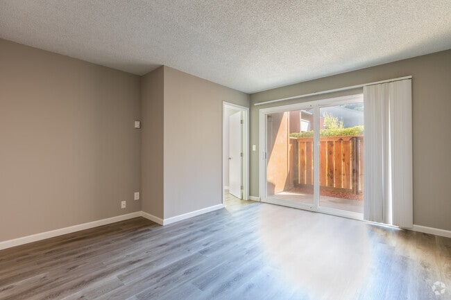 1BR, 1BA - 750SF - Villages at Pacifica