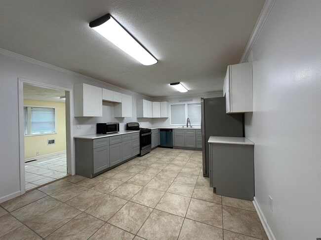 Kitchen - 2550 Old Highway 69