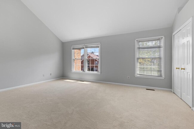 Photo - 5142 Woodford Dr