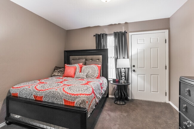 Oxford Oaks Apartments