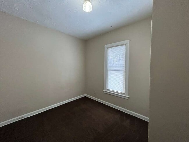 Photo - 349-351 Courtland St, Painesville, OH 44077 Unidad 349 Down