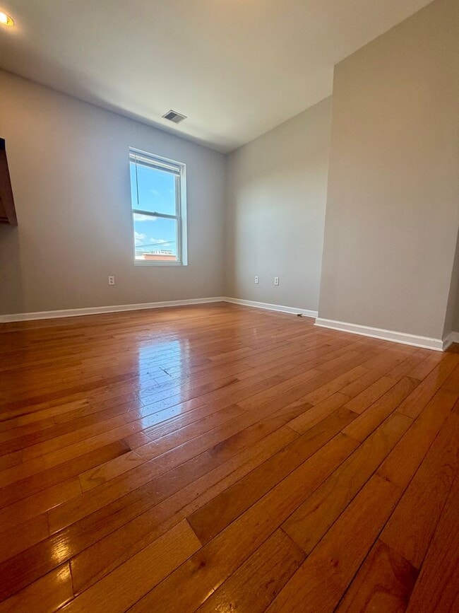 Photo - 2725 E Lehigh Ave Unidad #3