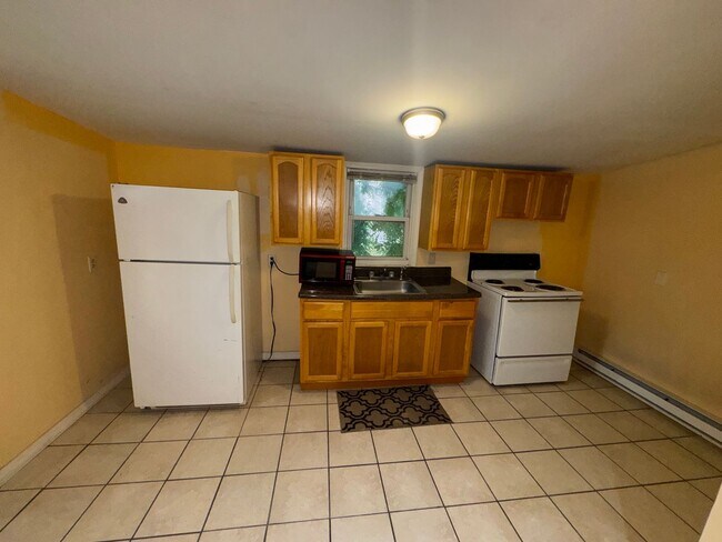 Building Photo - 4 Creek Ave Unit #2