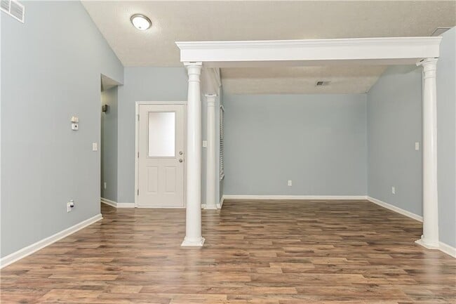 Photo - 5986 Creekside Dr