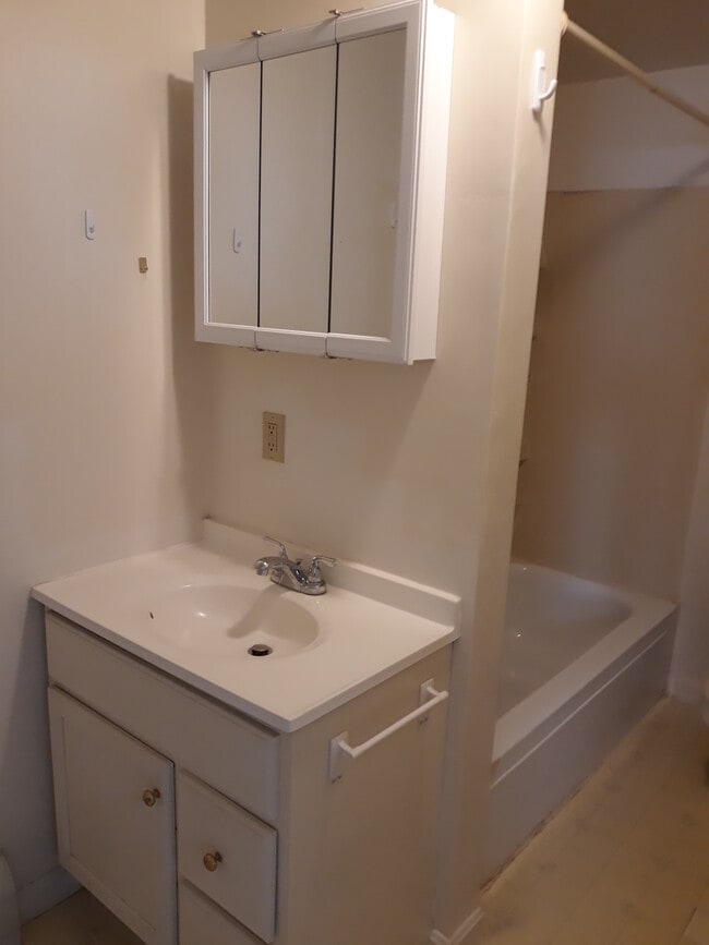 Building Photo - 83 Elkins St Unit Elkins St. 1 Rental