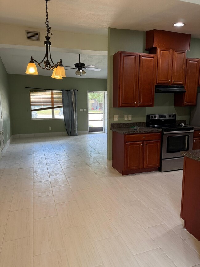 Building Photo - 5306 Satel Dr