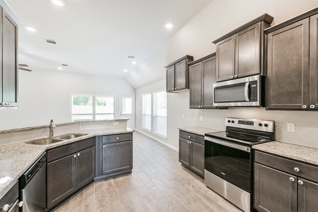 Building Photo - 419 Lazy Ln