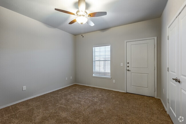 1BR, 1BA - 707SF - Bedroom