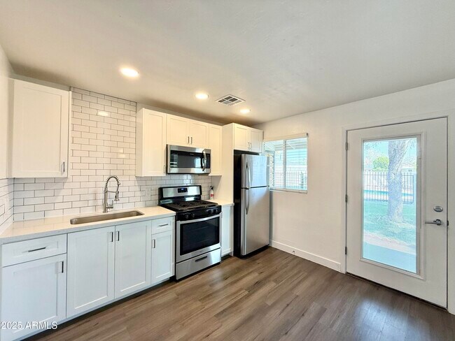 Photo - 1202 E Kaler Dr Unit 2