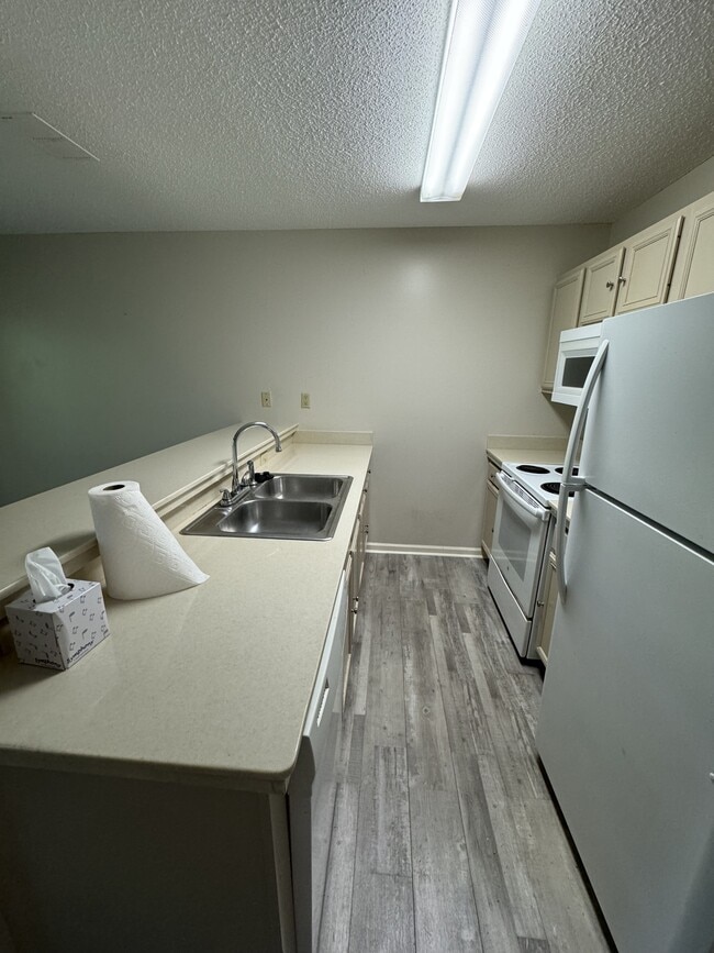 Photo - 1290 White Tree Ln