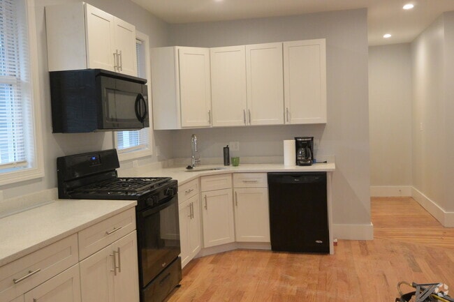 Building Photo - 54 Tremont St Unit 1 Rental